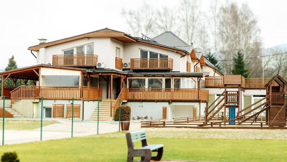 Penzion-Hutira Relax Club Handlova Экстерьер фото