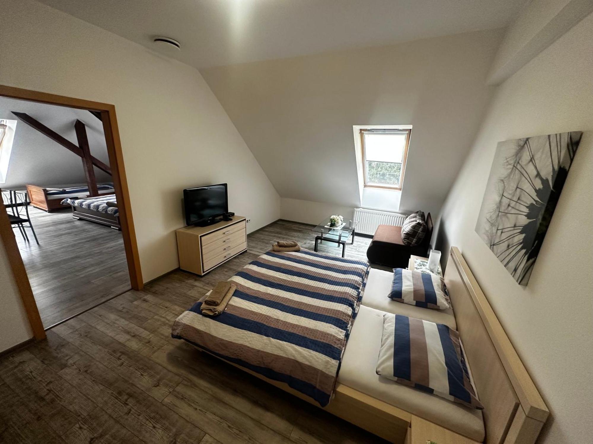 Penzion-Hutira Relax Club Handlova Экстерьер фото