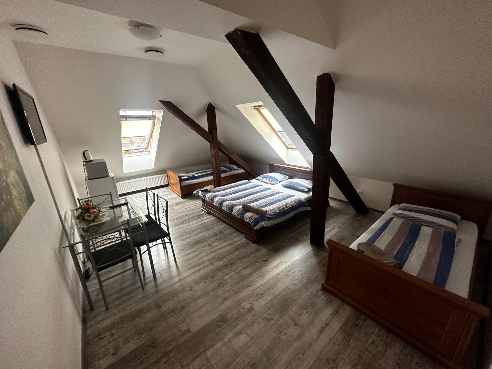 Penzion-Hutira Relax Club Handlova Экстерьер фото
