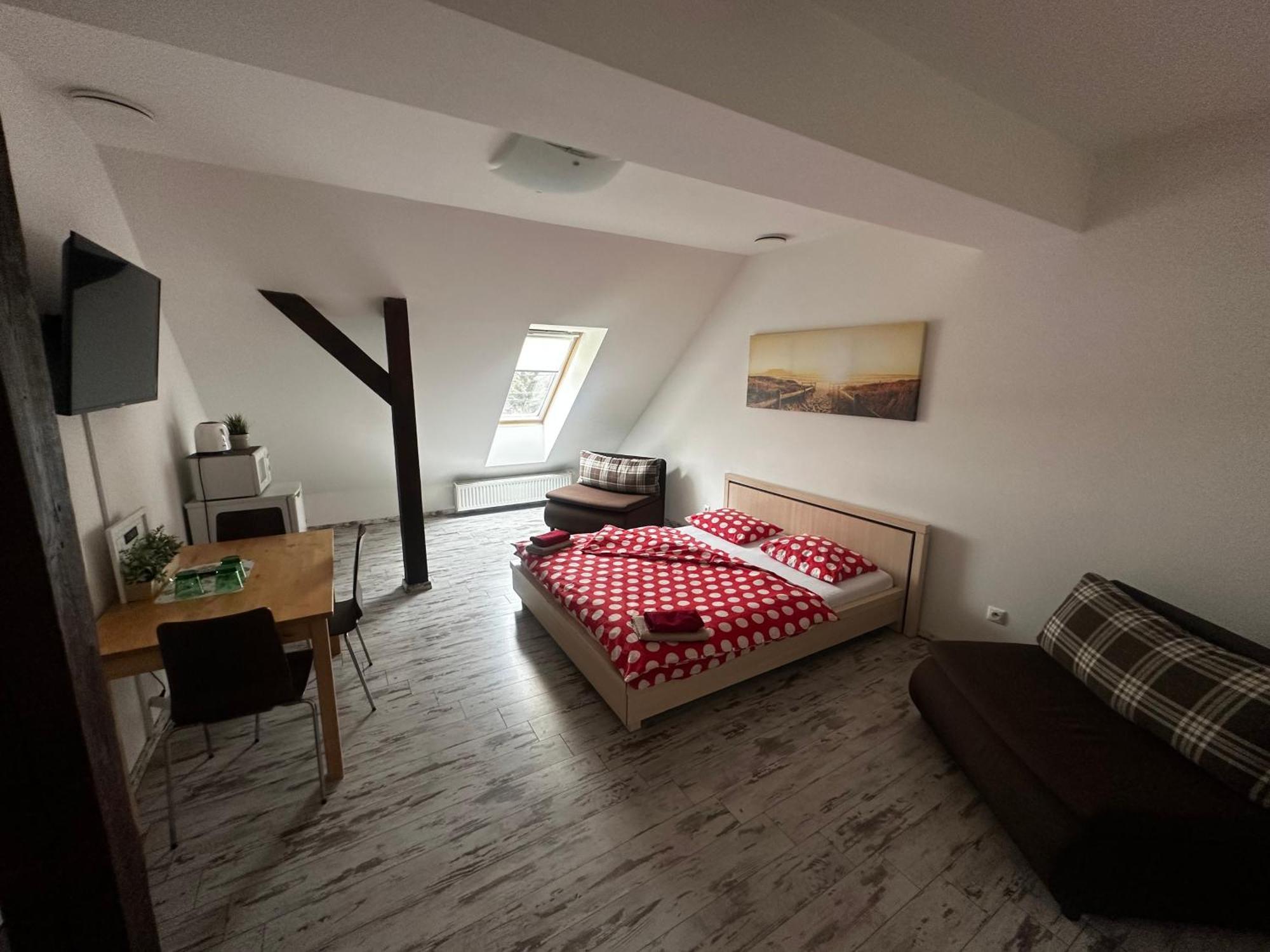Penzion-Hutira Relax Club Handlova Экстерьер фото