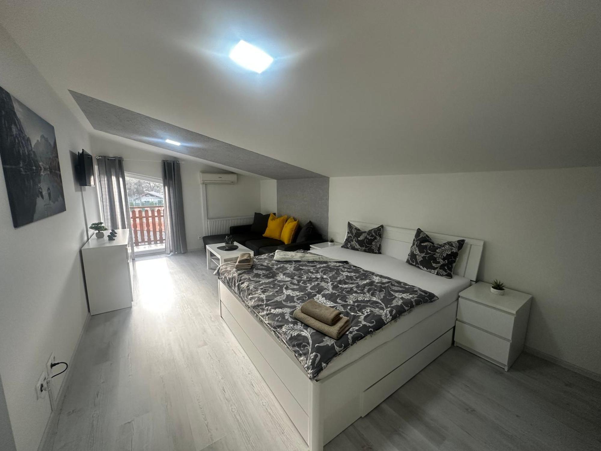 Penzion-Hutira Relax Club Handlova Экстерьер фото
